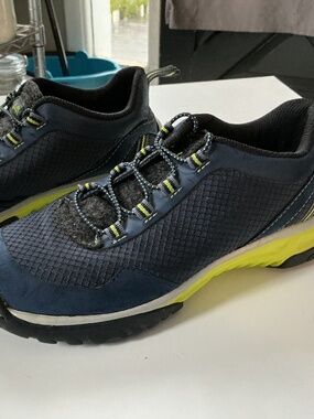 Reg tennis shoes